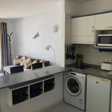 Casa Eef - One Bedroom Close To The With A Communal Pool *