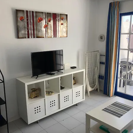 Apartment Casa Eef - One Bedroom Close To The With A Communal Pool